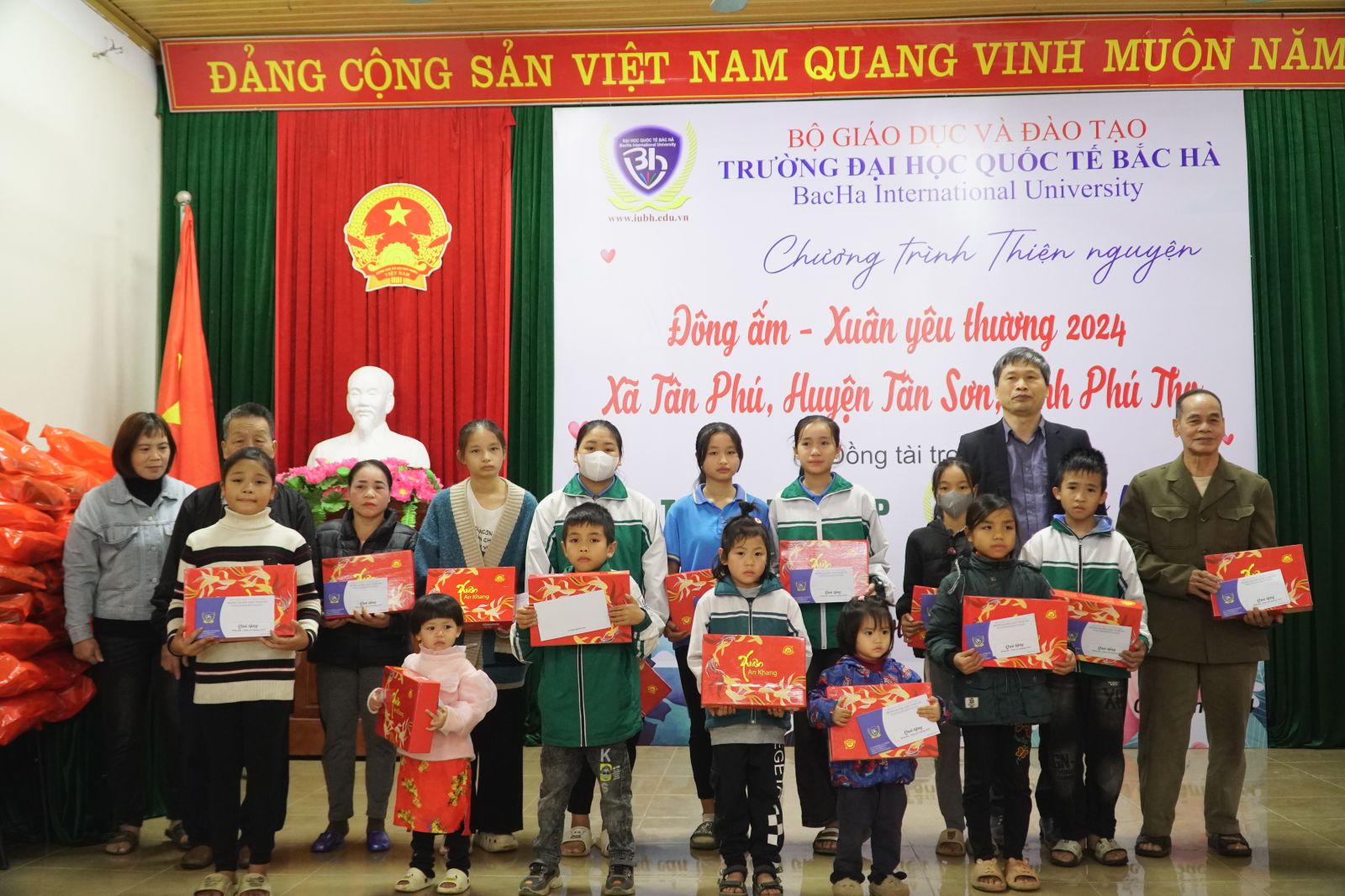 Trường Đại học Quốc tế Bắc Hà tổ chức Chương trình thiện nguyện “ Đông ấm Xuân yêu thương”